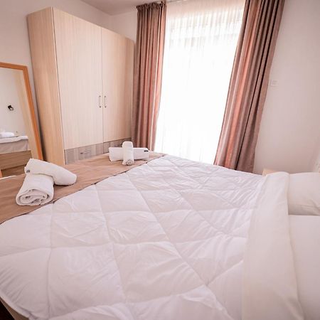 Guest House La Baja Ohrid Bagian luar foto