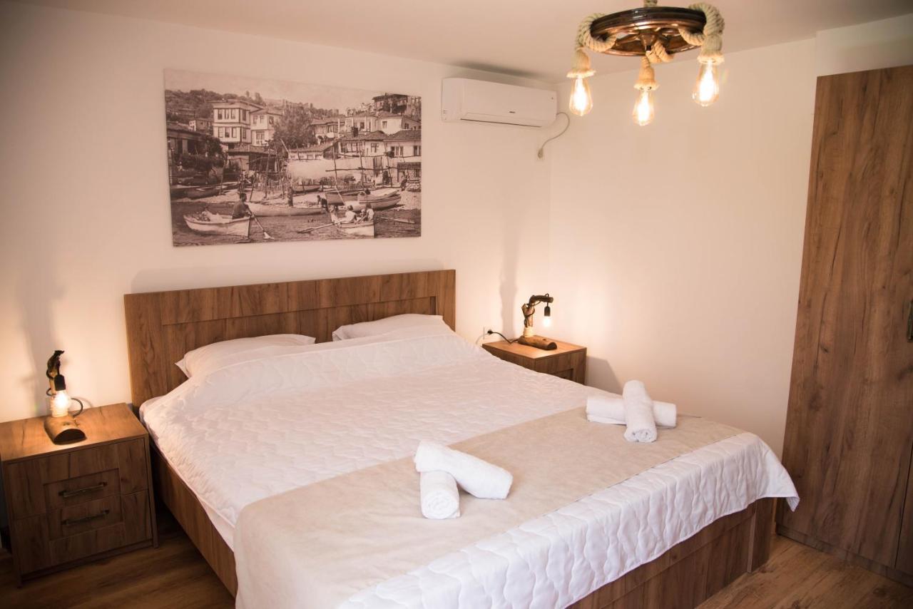 Guest House La Baja Ohrid Bagian luar foto