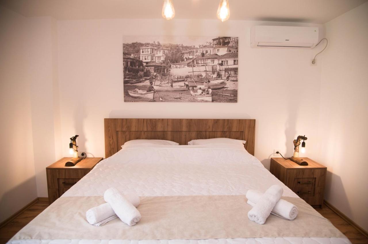 Guest House La Baja Ohrid Bagian luar foto