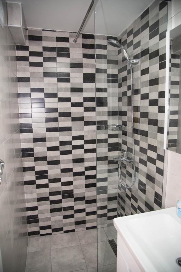 Guest House La Baja Ohrid Bagian luar foto