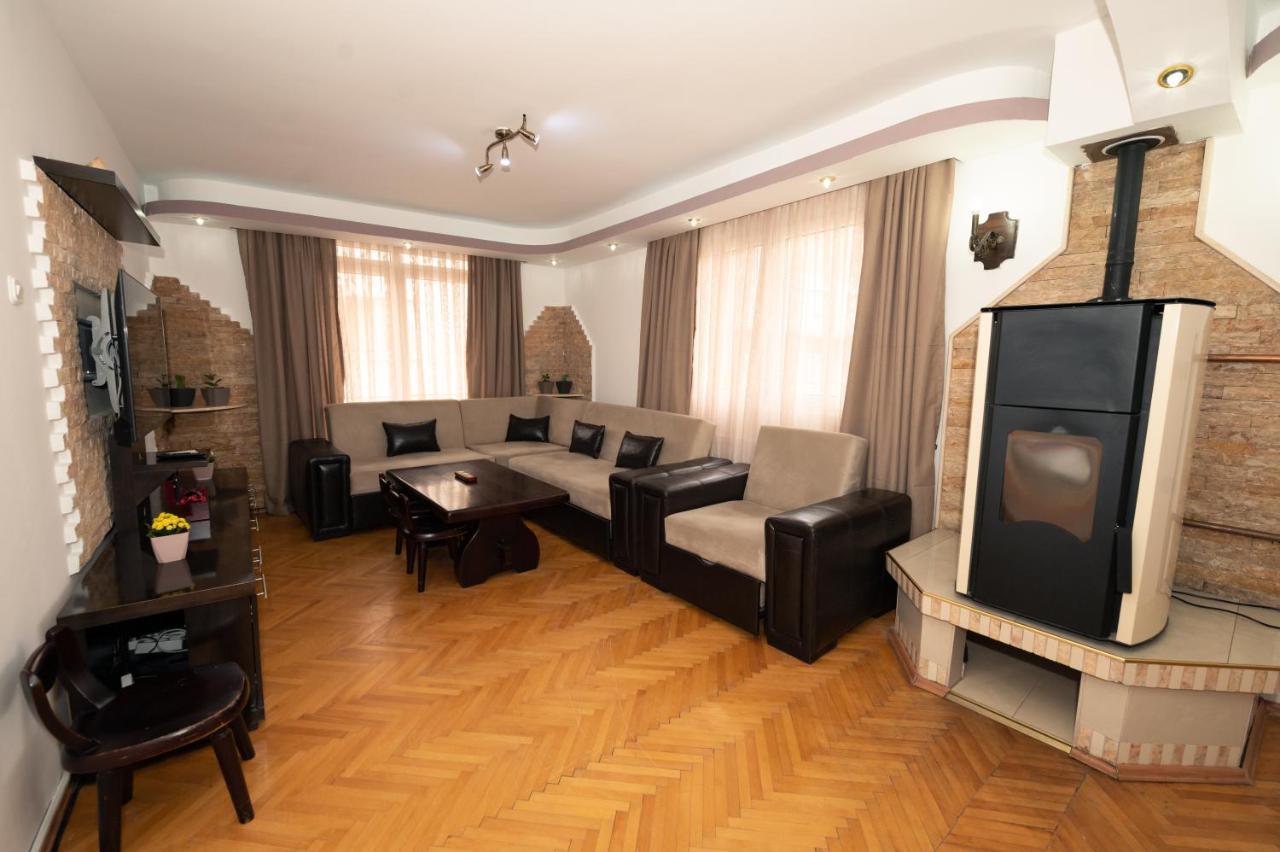 Guest House La Baja Ohrid Bagian luar foto