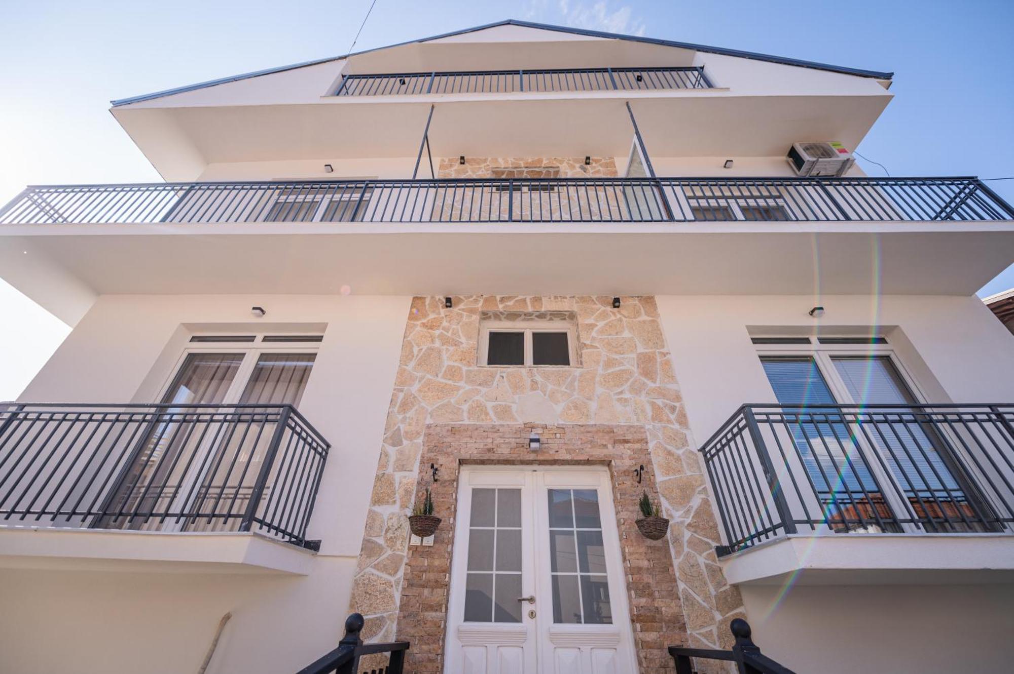 Guest House La Baja Ohrid Bagian luar foto